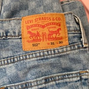 Super cute checkered Levi’s